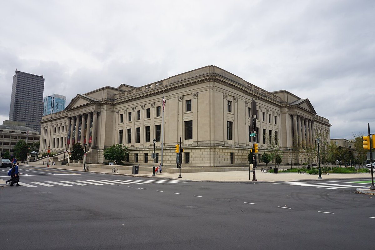 the Franklin Institute rotunda and dome at dusk